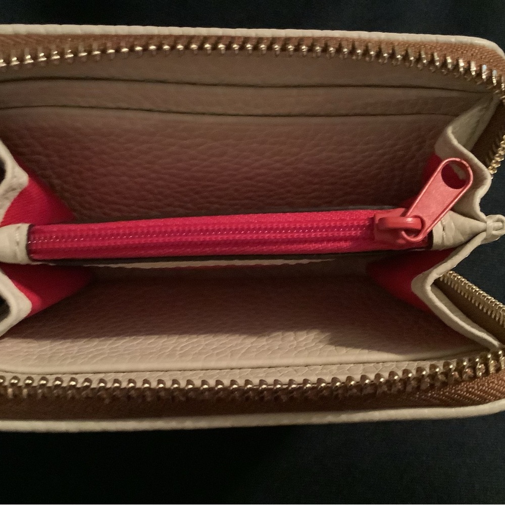Dooney & Bourke Pebble Grain zip Around Wallet - Picture 4 of 4